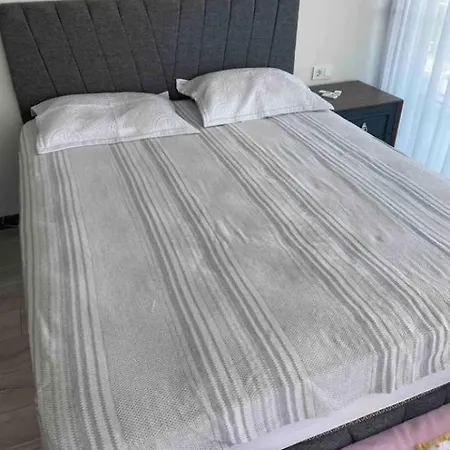 Denizmanzaralı Havuzlu Bahçe Katı Appartement *